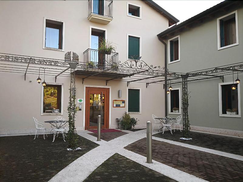 Hotel Ristorante Due Platani image