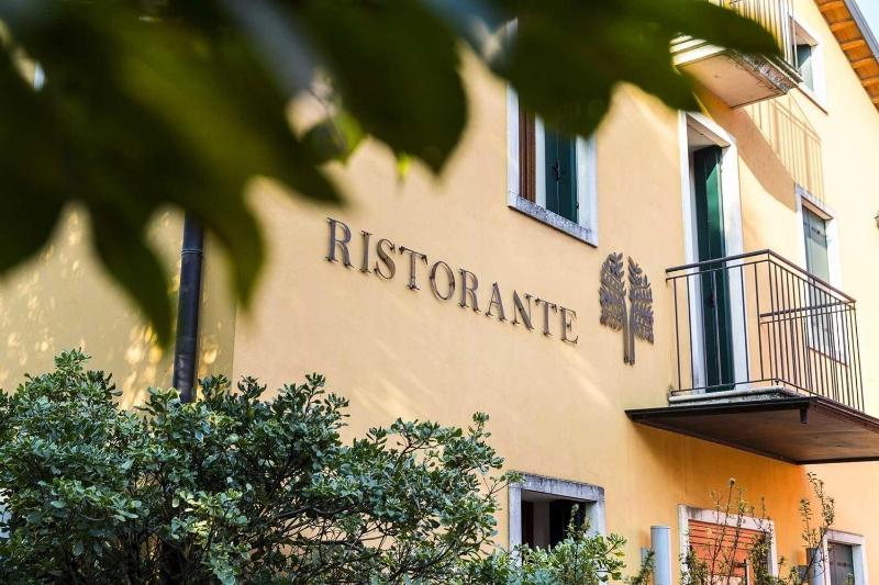 Hotel Ristorante Due Platani image