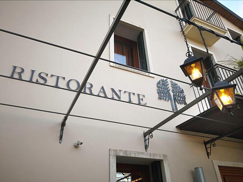 Hotel Ristorante Due Platani image