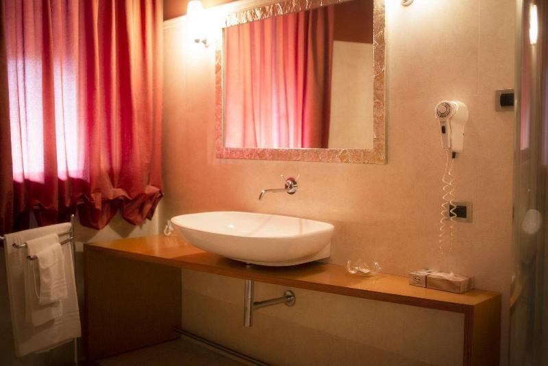 Hotel Ristorante Due Platani image