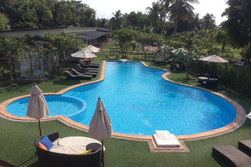 Check In & Chill Out Laem Sok Pier image
