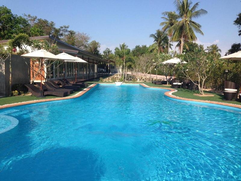 Check In & Chill Out Laem Sok Pier image