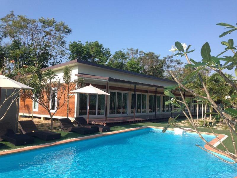 Check In & Chill Out Laem Sok Pier image