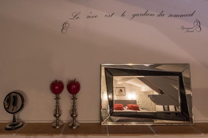Clos De La Colombe image