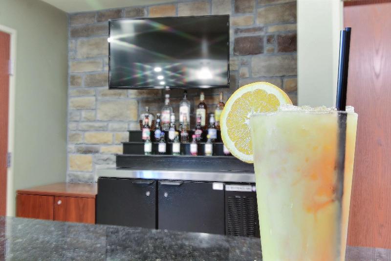 Cobblestone Hotel & Suites - Beulah image