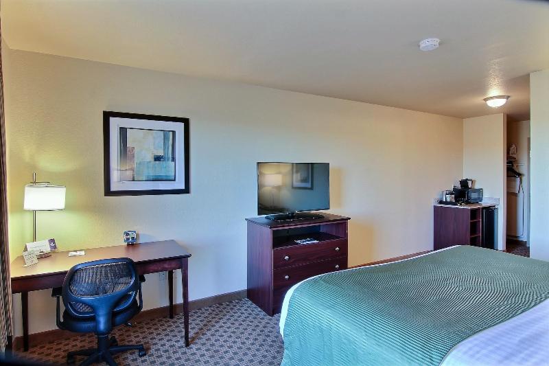 Cobblestone Hotel & Suites - Beulah image