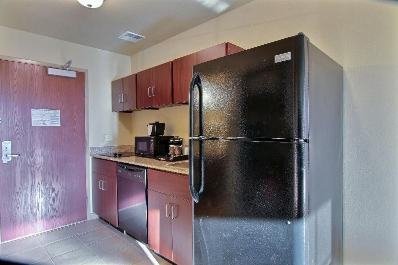Cobblestone Hotel & Suites - Beulah image
