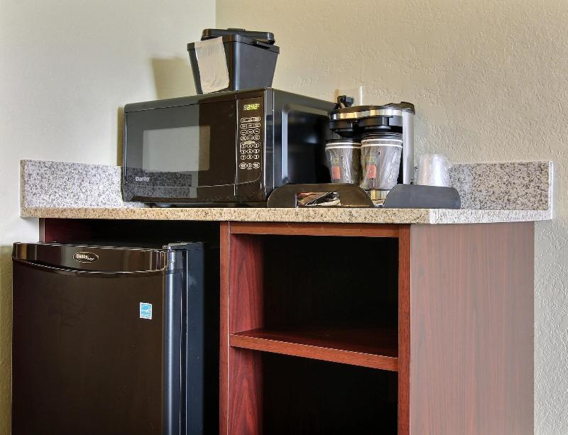 Cobblestone Hotel & Suites - Beulah image