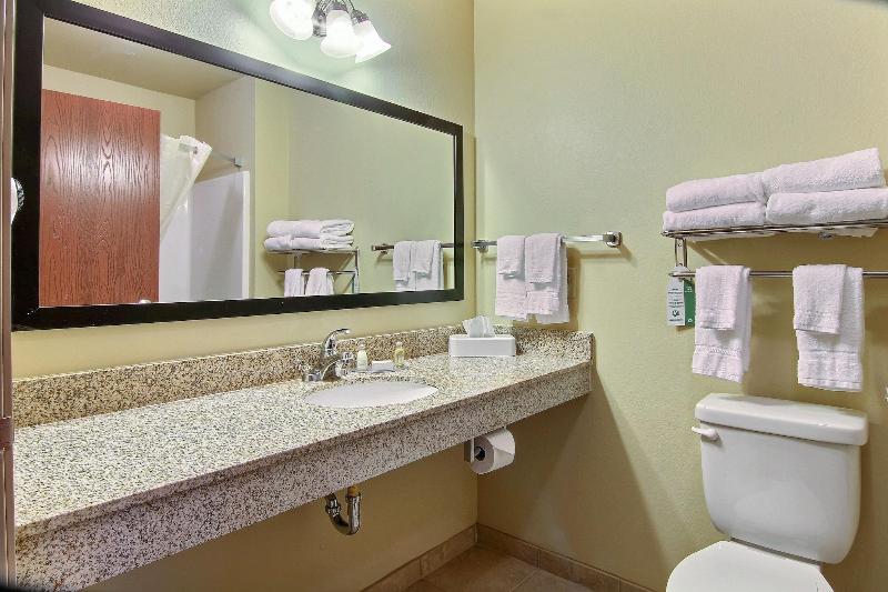 Cobblestone Hotel & Suites - Beulah image
