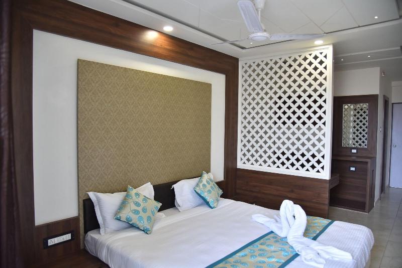 Hotel Savera Inn 4