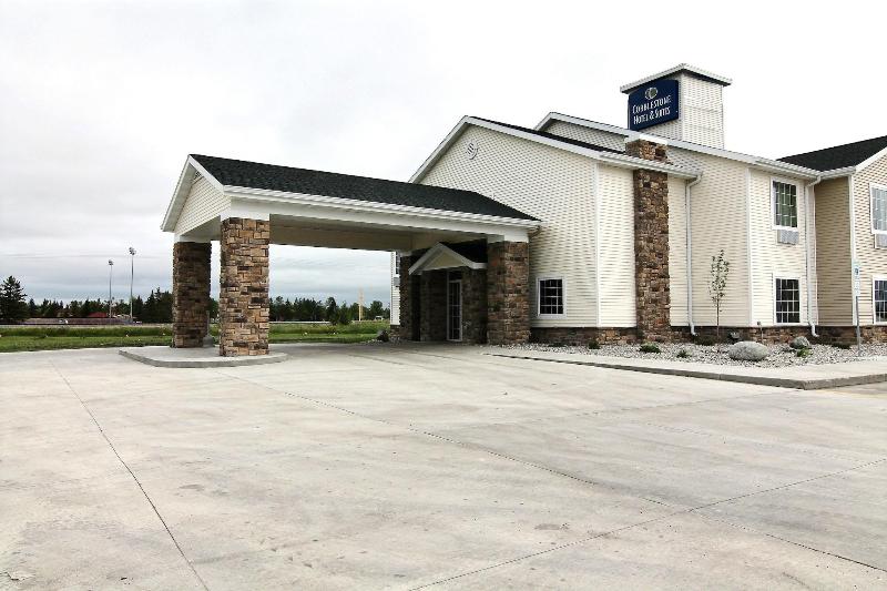 Cobblestone Hotel & Suites - Crookston image