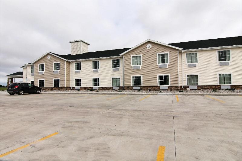 Cobblestone Hotel & Suites - Crookston image
