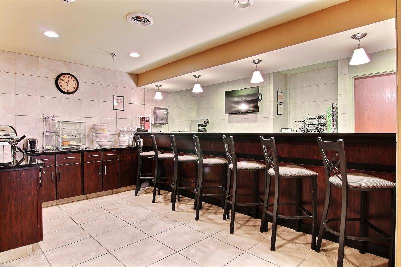 Cobblestone Hotel & Suites - Crookston image