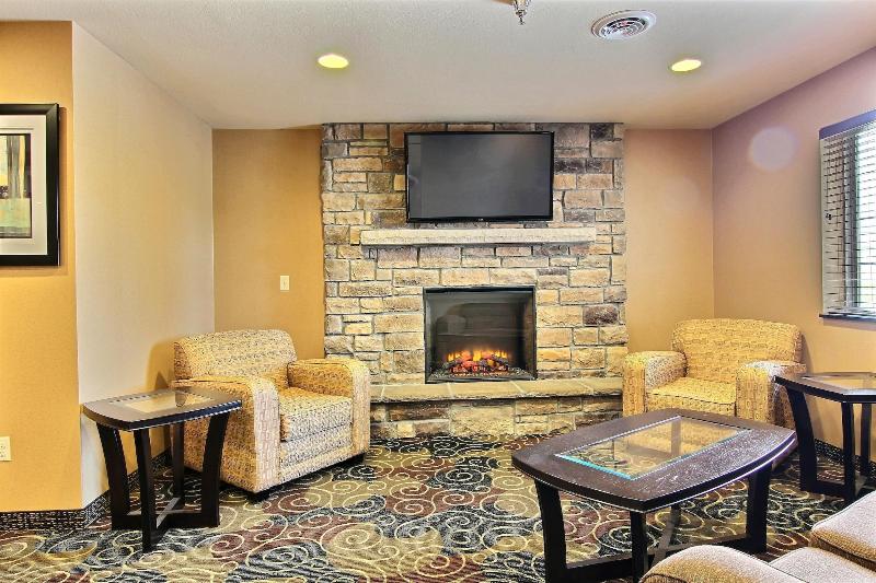 Cobblestone Hotel & Suites - Crookston image