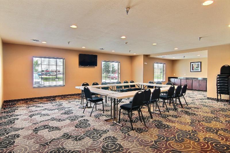 Cobblestone Hotel & Suites - Crookston image