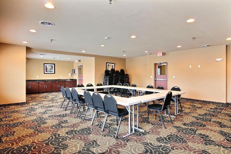 Cobblestone Hotel & Suites - Crookston image