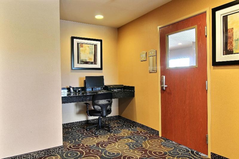 Cobblestone Hotel & Suites - Crookston image