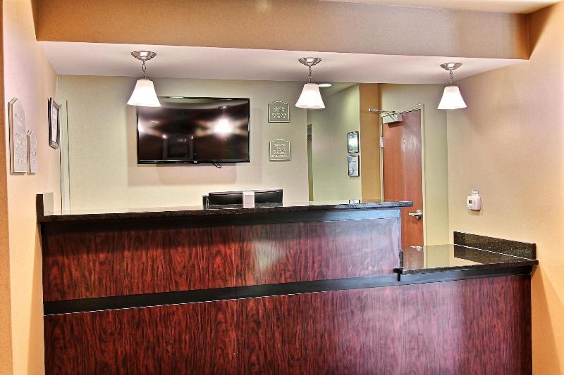 Cobblestone Hotel & Suites - Crookston image