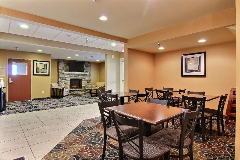 Cobblestone Hotel & Suites - Crookston image
