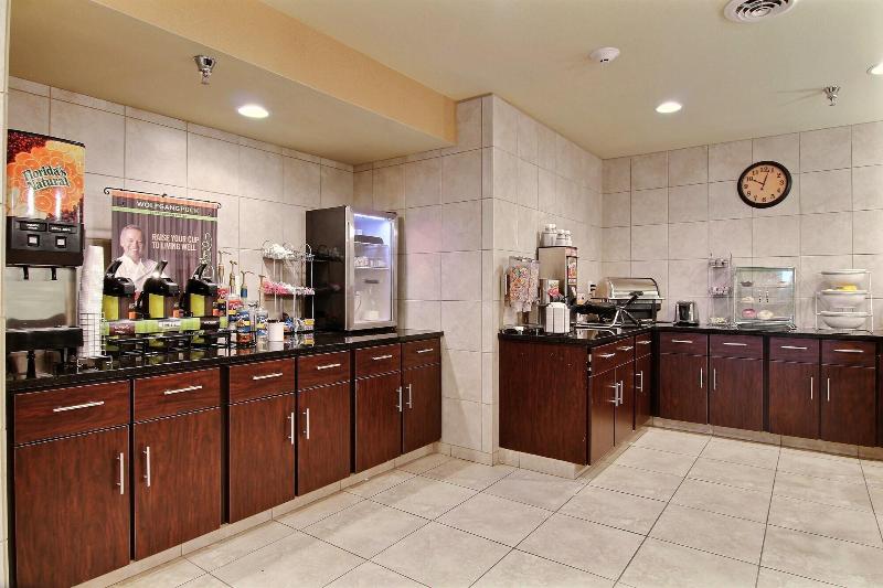 Cobblestone Hotel & Suites - Crookston image