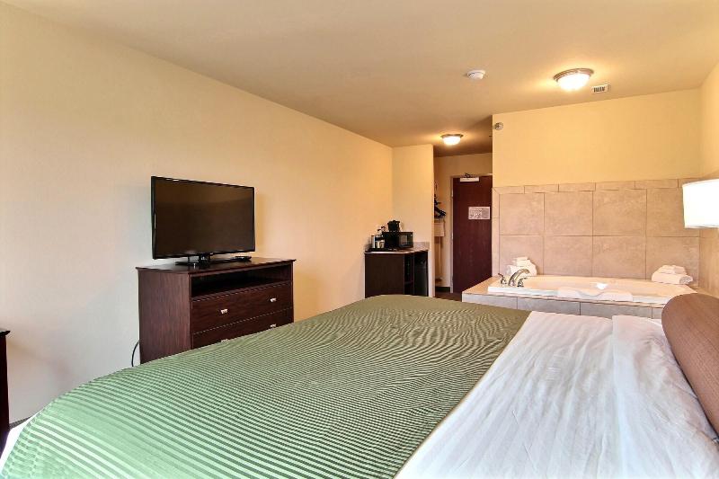 Cobblestone Hotel & Suites - Crookston image