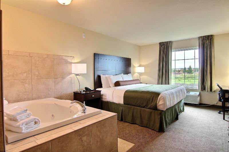 Cobblestone Hotel & Suites - Crookston image