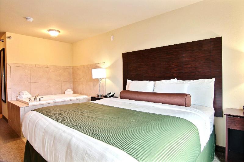 Cobblestone Hotel & Suites - Crookston image