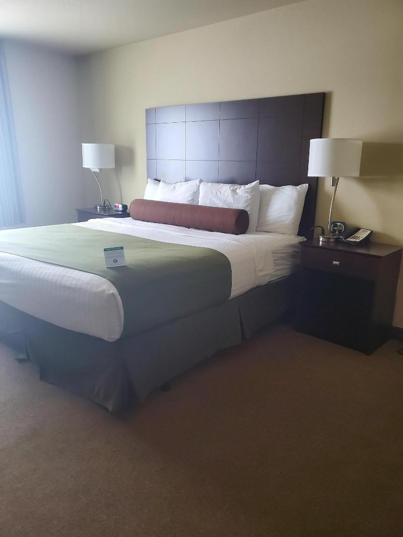 Cobblestone Hotel & Suites - Crookston image