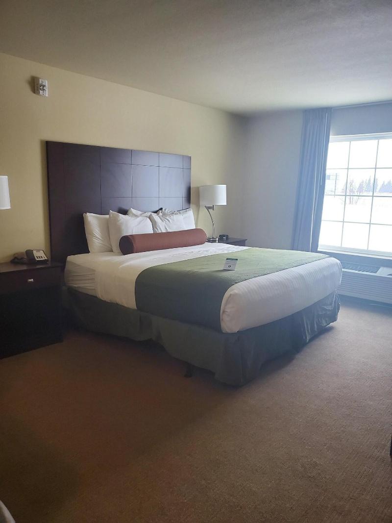 Cobblestone Hotel & Suites - Crookston image