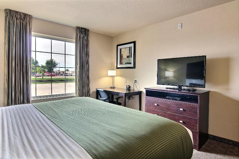 Cobblestone Hotel & Suites - Crookston image