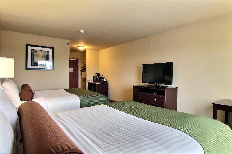 Cobblestone Hotel & Suites - Crookston image