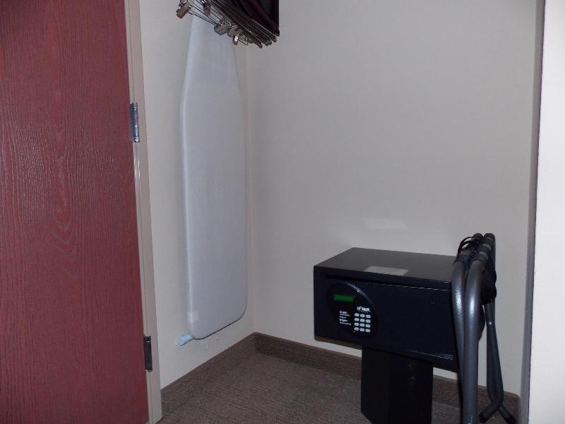 Cobblestone Hotel & Suites - Crookston image