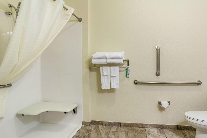 Cobblestone Hotel & Suites - Crookston image