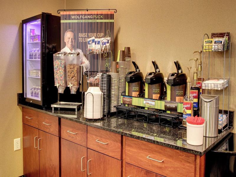 Cobblestone Hotel & Suites - Newton image