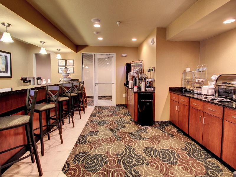 Cobblestone Hotel & Suites - Newton image