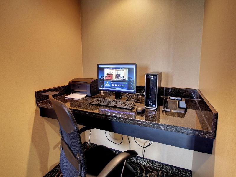 Cobblestone Hotel & Suites - Newton image