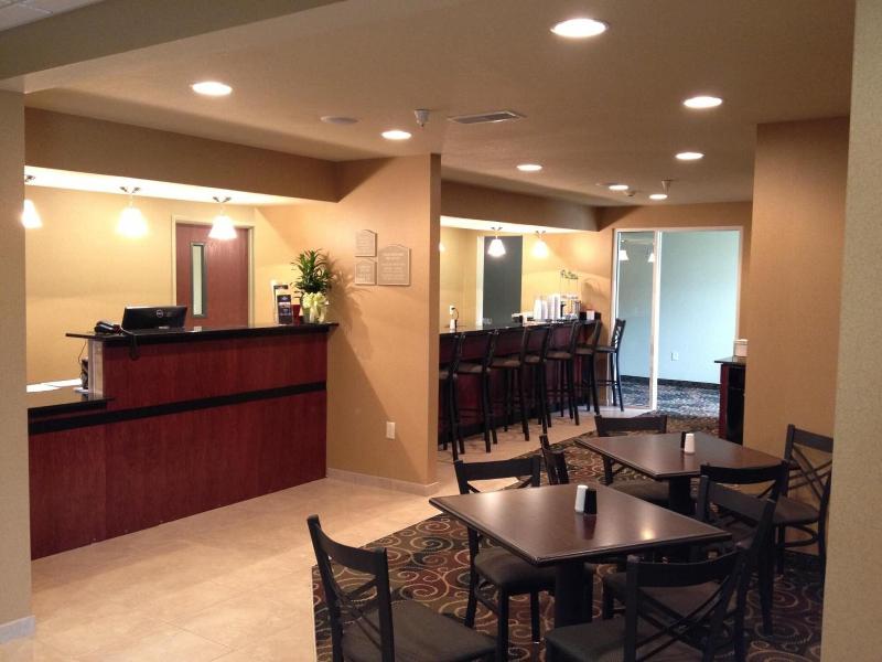 Cobblestone Hotel & Suites - Newton image 6