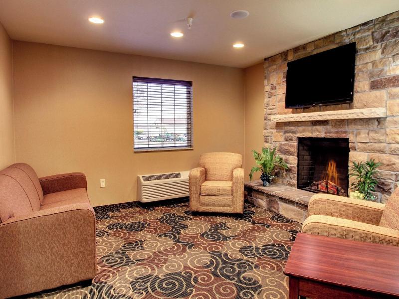 Cobblestone Hotel & Suites - Newton image