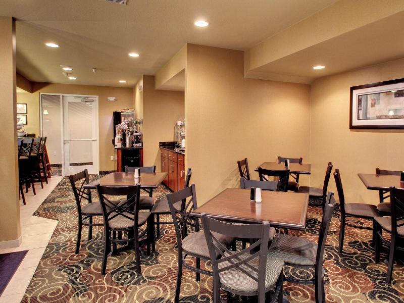 Cobblestone Hotel & Suites - Newton image 2
