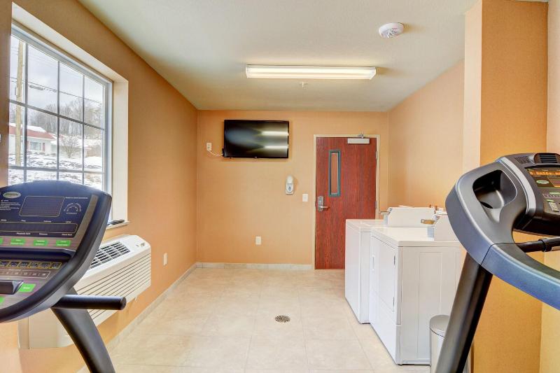 Cobblestone Hotel & Suites - Punxsutawney image