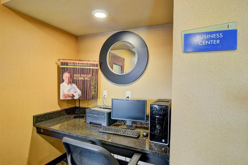 Cobblestone Hotel & Suites - Punxsutawney image