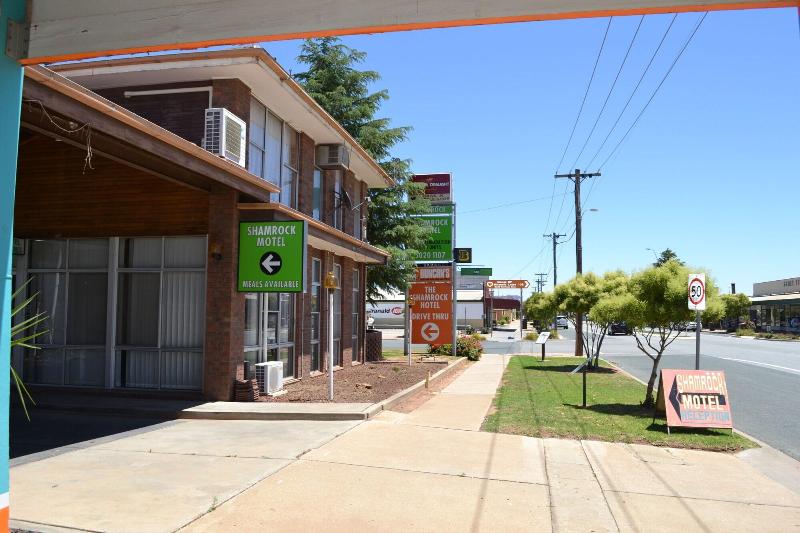 Shamrock Hotel Motel Balranald image