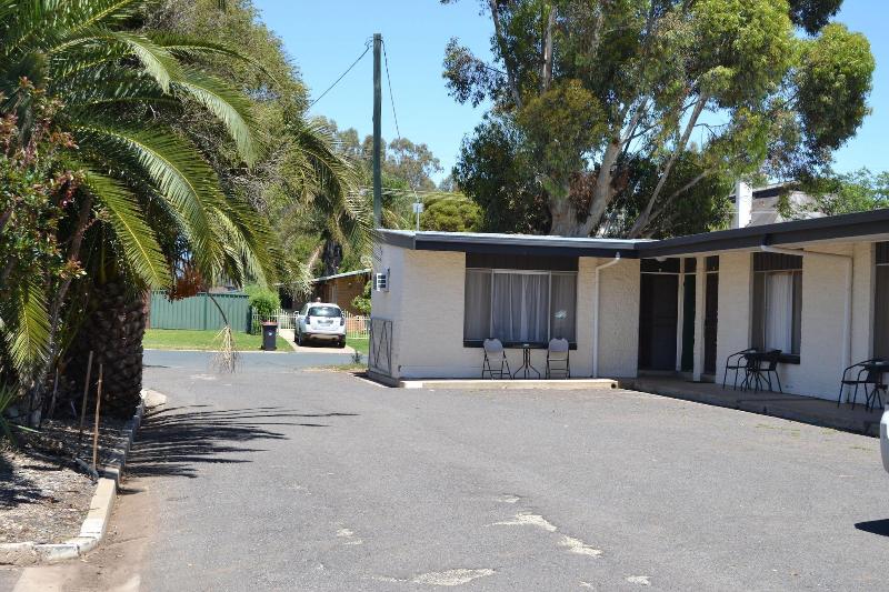 Shamrock Hotel Motel Balranald image