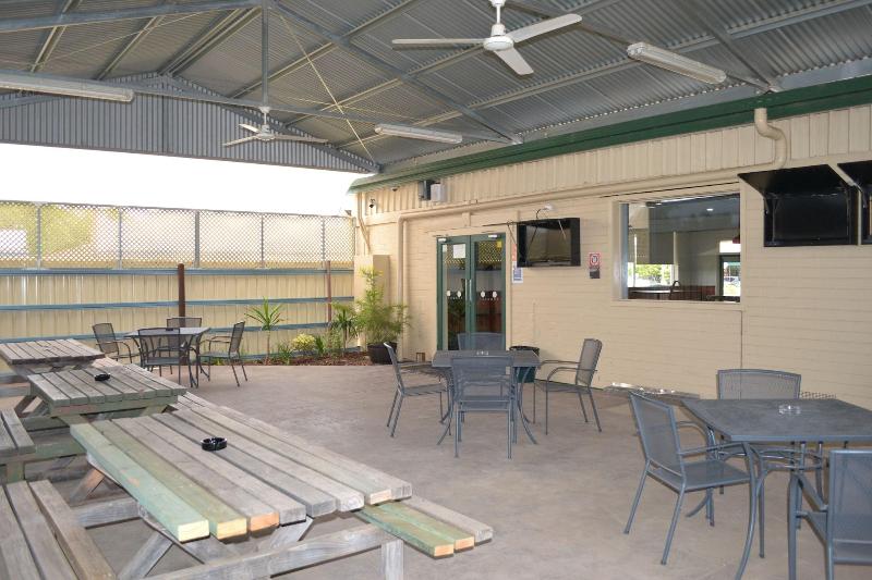 Shamrock Hotel Motel Balranald image