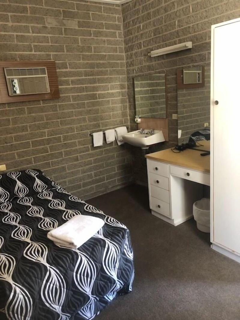 Shamrock Hotel Motel Balranald image