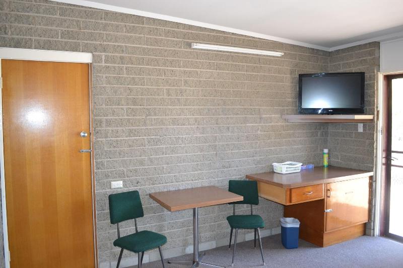 Shamrock Hotel Motel Balranald image