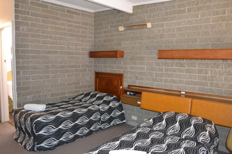 Shamrock Hotel Motel Balranald image