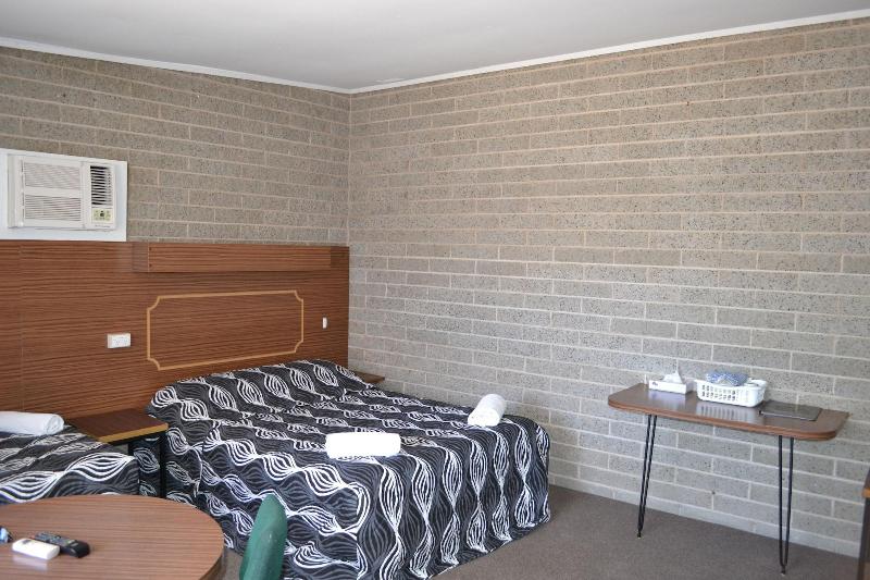 Shamrock Hotel Motel Balranald image