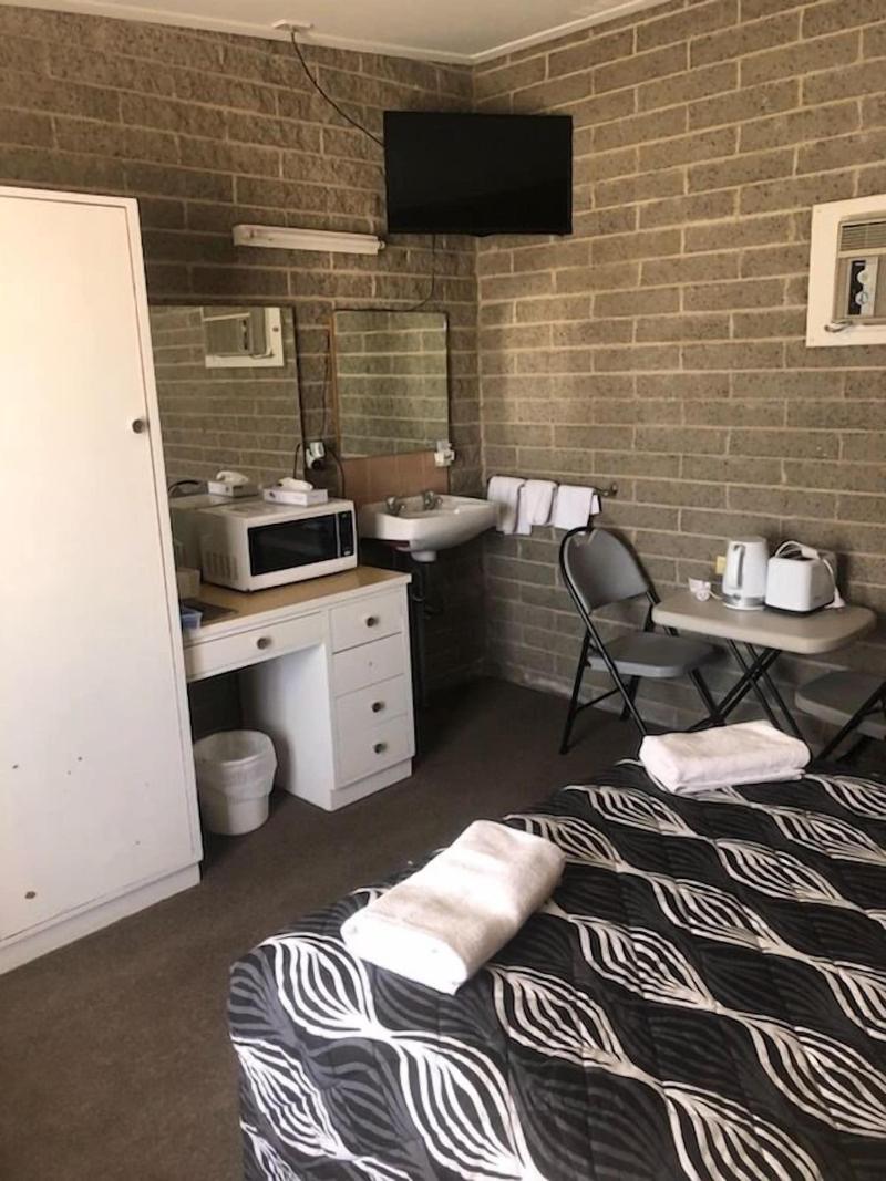 Shamrock Hotel Motel Balranald image