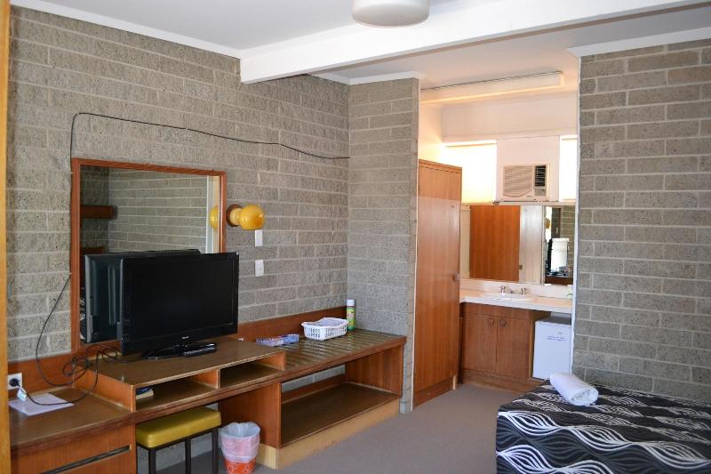 Shamrock Hotel Motel Balranald image